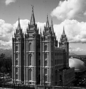 B/W of the SLC LDS temple.